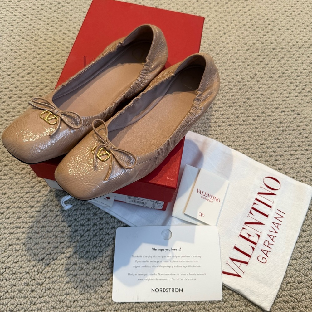 Valentino Garavani VLOGO Signature Patent Ballet Flat (Women)